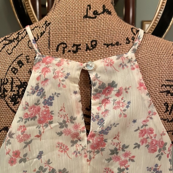 Altar’d State top size small. - Picture 7 of 10